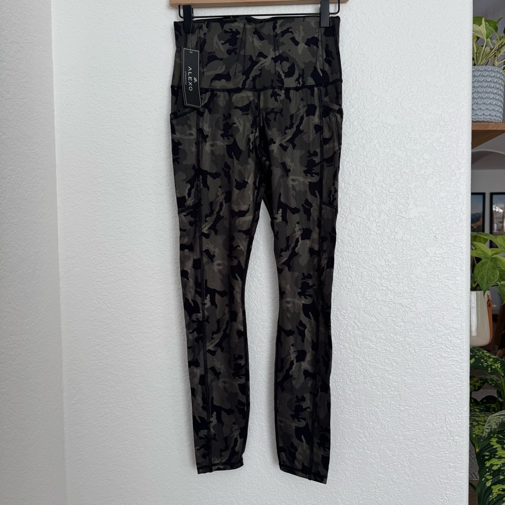 Alexo Athletica Metallic Black Camo Carrywear Leggings